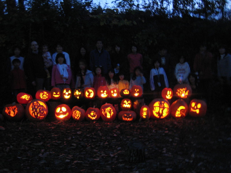 2006 Jack-o'-Lantern Carving Party 10